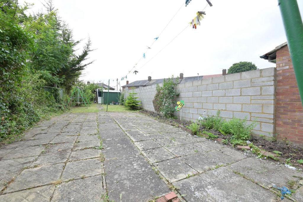 Cozy Near Luton Station, Mall And Luton Airport 10 Min Hébergement de vacances *