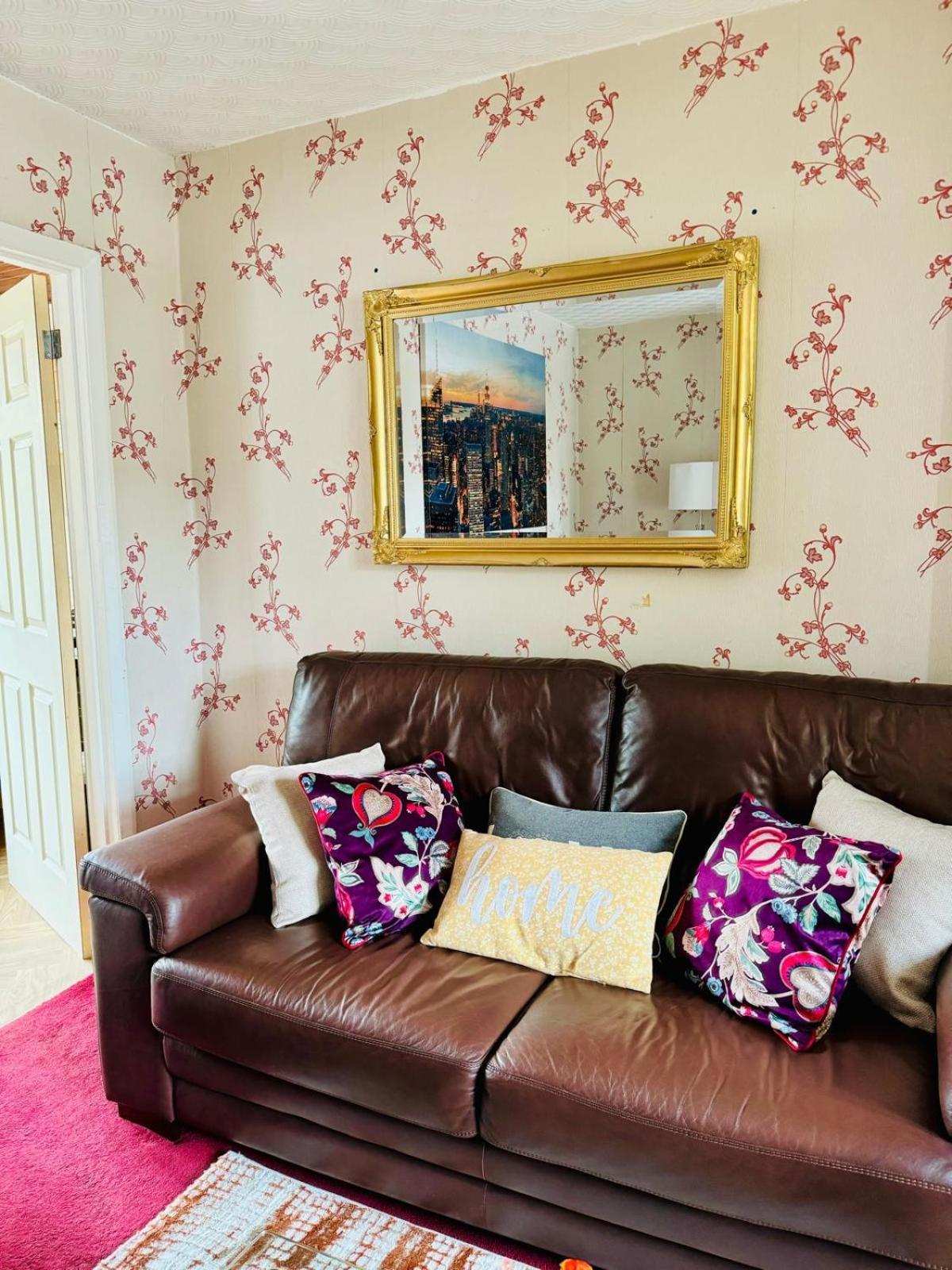 Cozy Near Luton Station, Mall And Luton Airport 10 Min Hébergement de vacances
