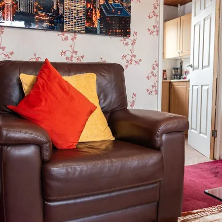 Cozy Inn Near Luton Station, Mall And Luton Airport 10 Min Экстерьер фото