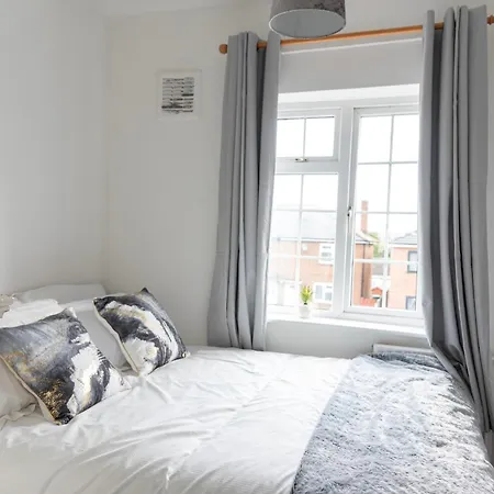 Cozy Inn Near Luton Station, Mall And Luton Airport 10 Min Экстерьер фото