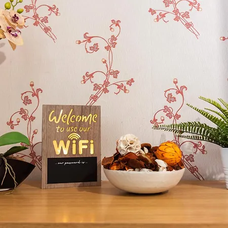 Cozy Inn Near Luton Station, Mall And Luton Airport 10 Min Экстерьер фото
