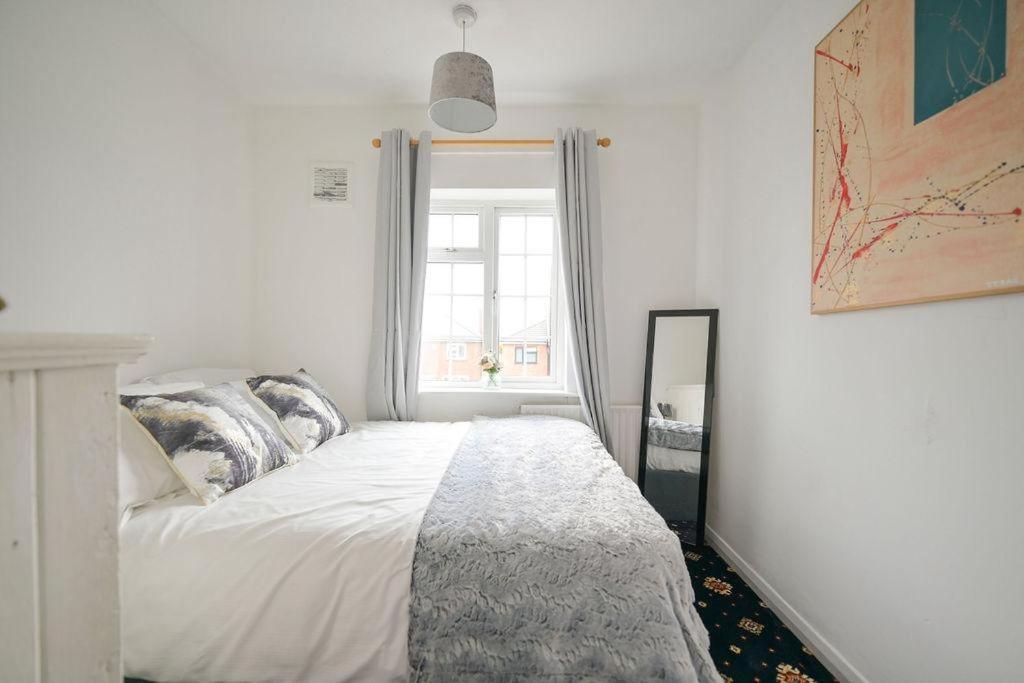 Holiday home Cozy Near Luton Station, Mall And Luton Airport 10 Min