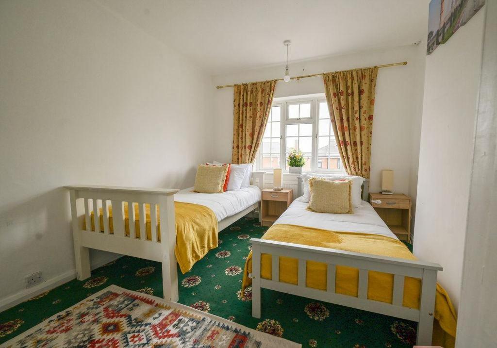 Holiday home Cozy Near Luton Station, Mall And Luton Airport 10 Min Luton (Bedfordshire)