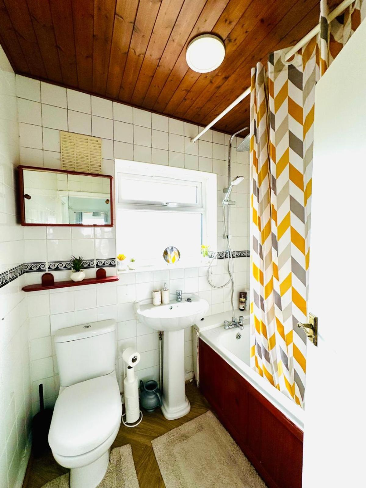 Cozy Near Luton Station, Mall And Luton Airport 10 Min Holiday home Luton (Bedfordshire)