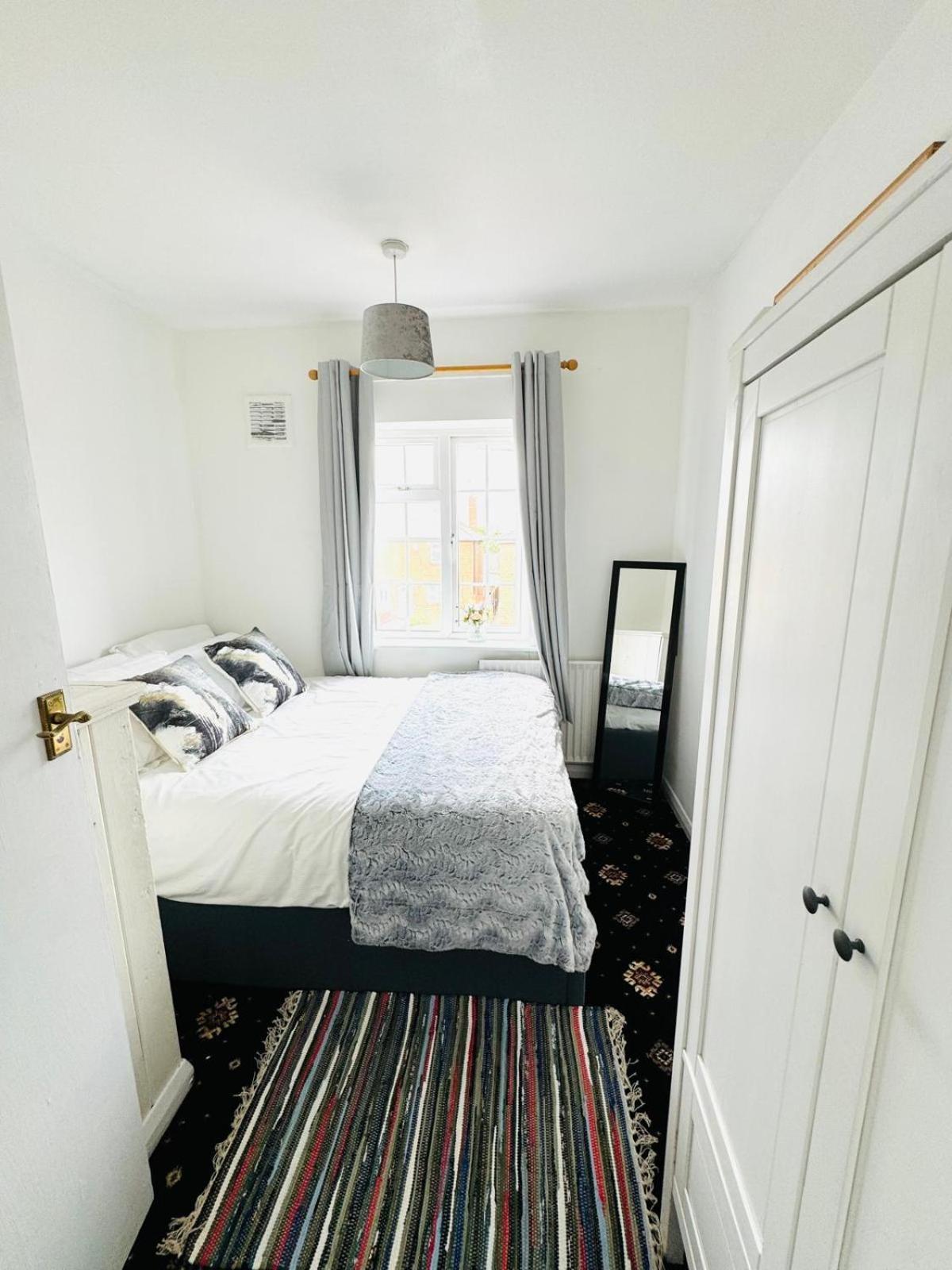 Holiday home Cozy Near Luton Station, Mall And Luton Airport 10 Min *