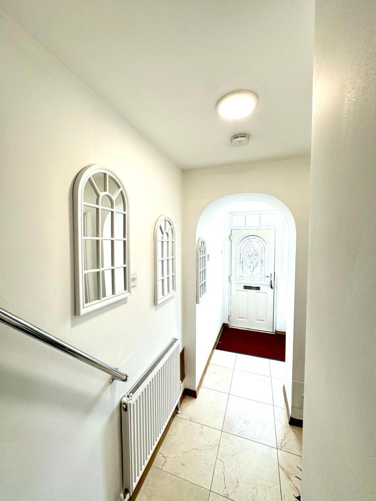 Cozy Near Luton Station, Mall And Luton Airport 10 Min Holiday home *