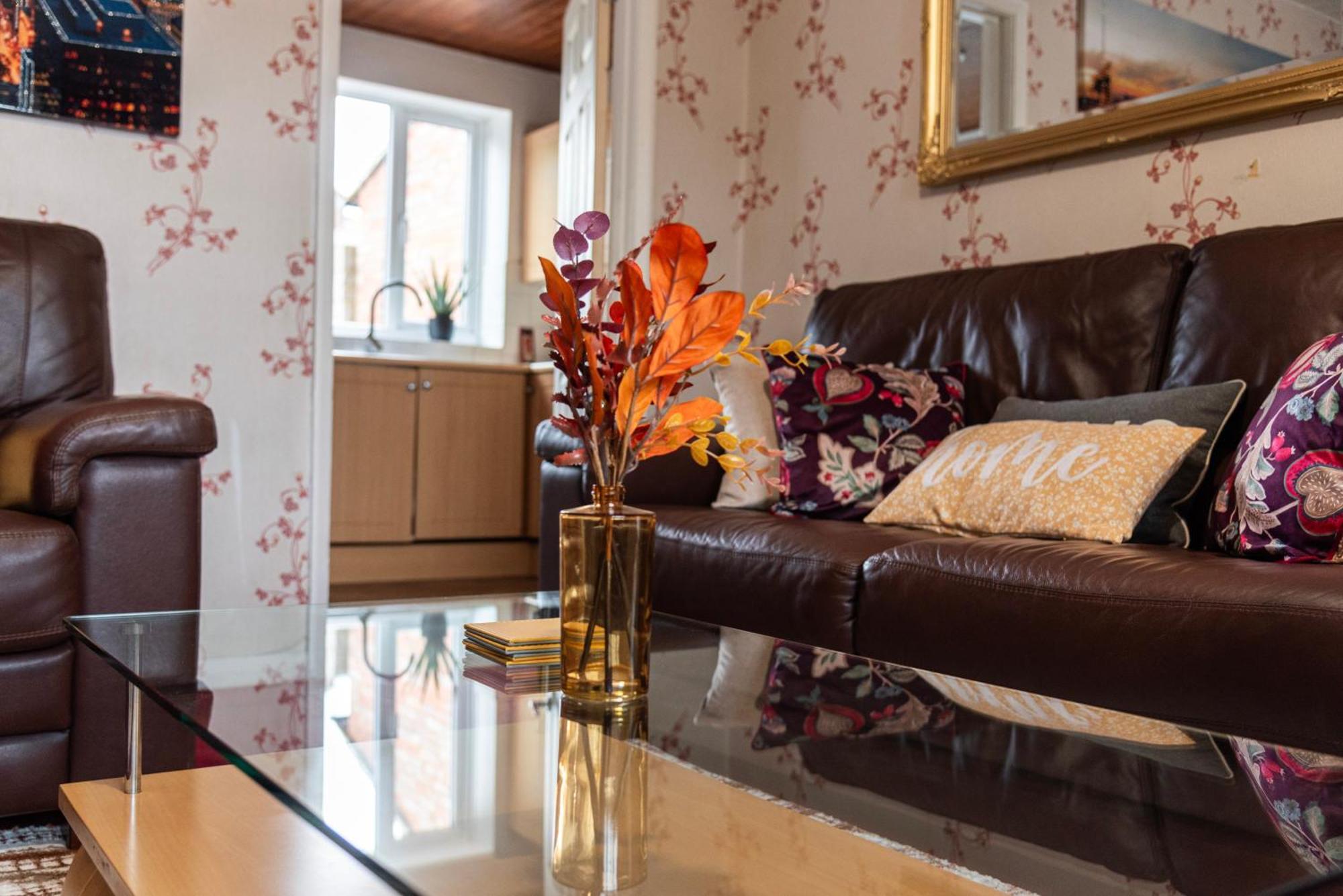 Cozy Near Luton Station, Mall And Luton Airport 10 Min