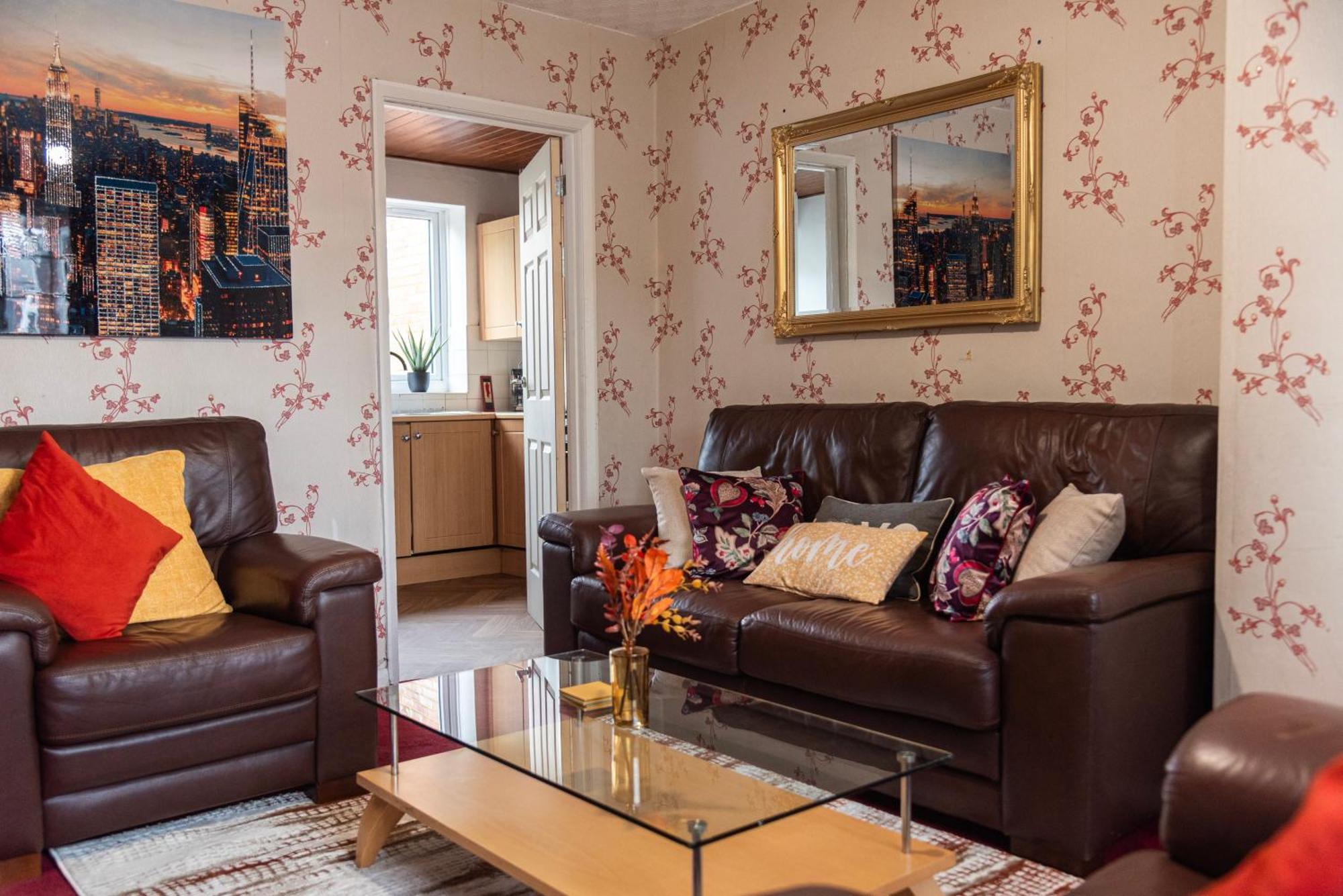 Cozy Near Luton Station, Mall And Luton Airport 10 Min