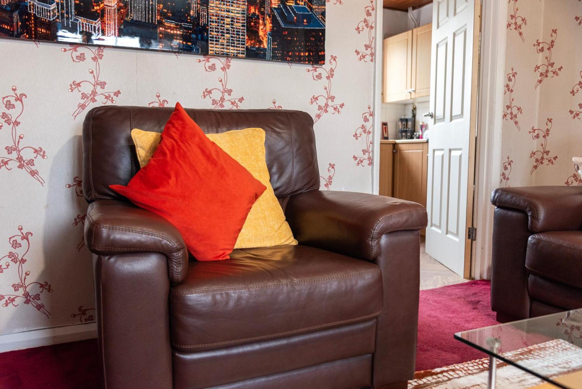 Cozy Near Luton Station, Mall And Luton Airport 10 Min Holiday home