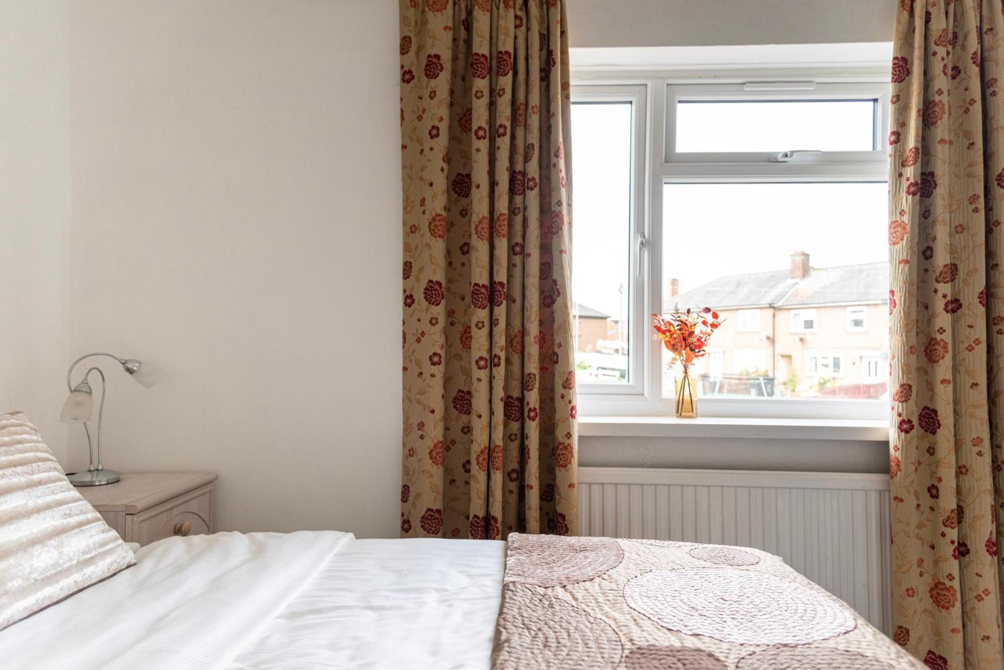 Cozy Near Luton Station, Mall And Luton Airport 10 Min *