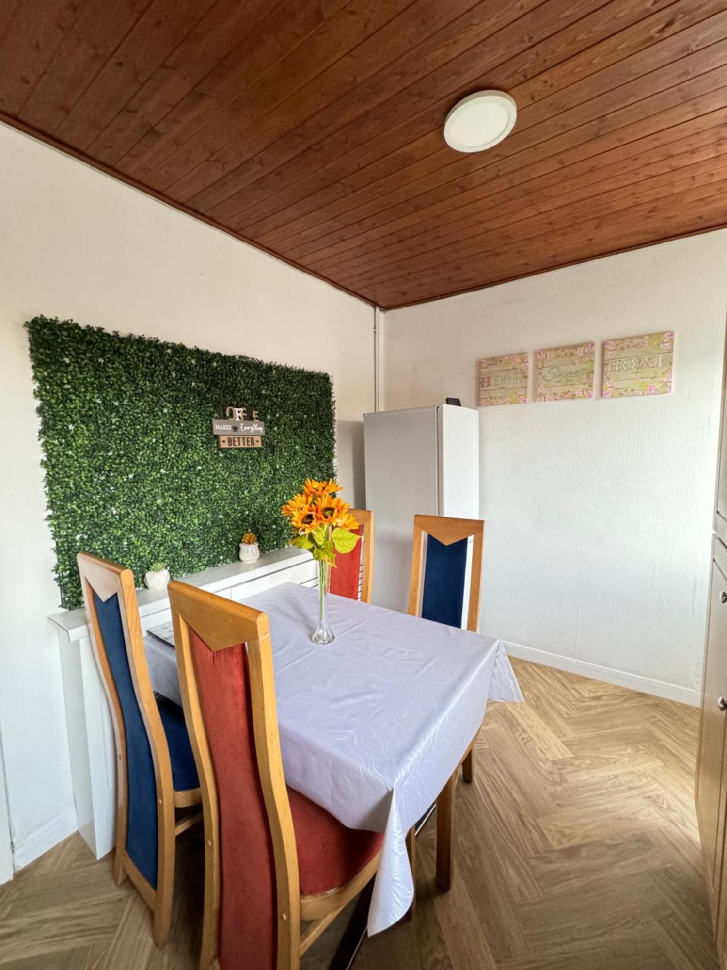Cozy Near Luton Station, Mall And Luton Airport 10 Min Holiday home